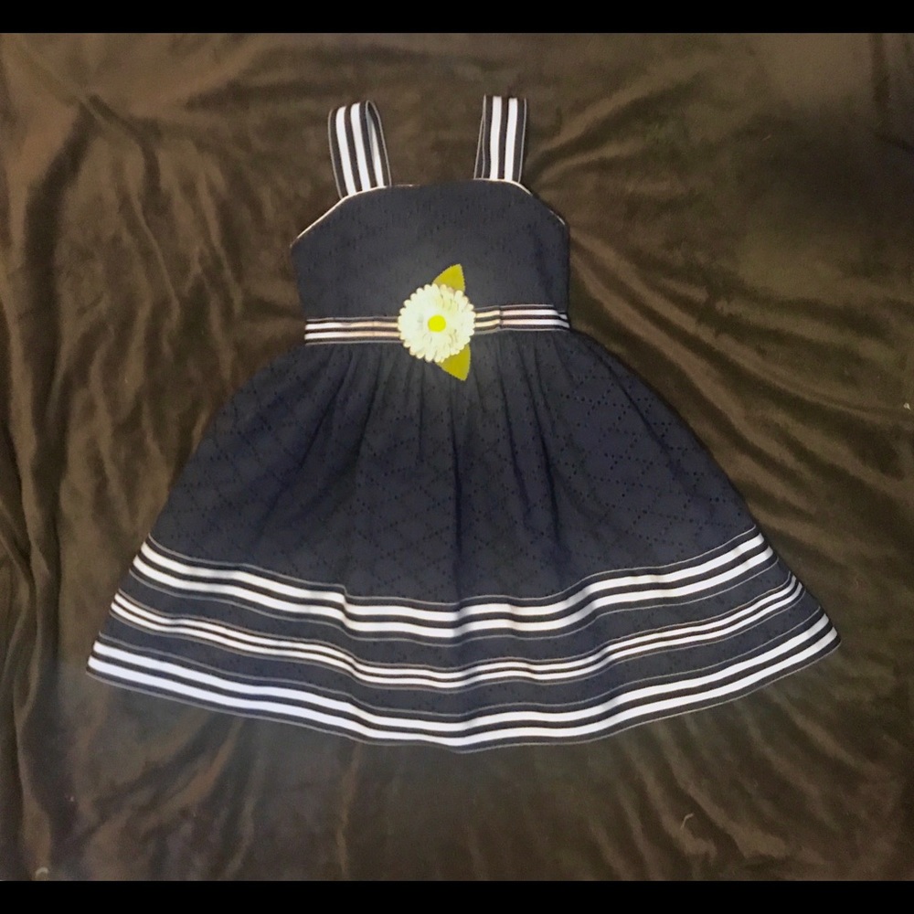 Navy pointelle dress w/daisy